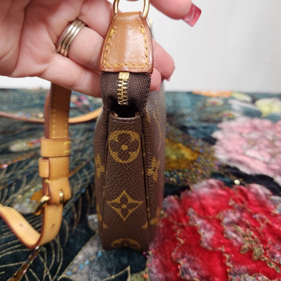 Louis Vuitton Pochette - Picture 3 of 14